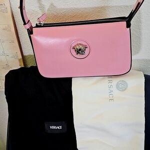 A beautiful brand new Versace bag Right I Now In Stores $1,300!!